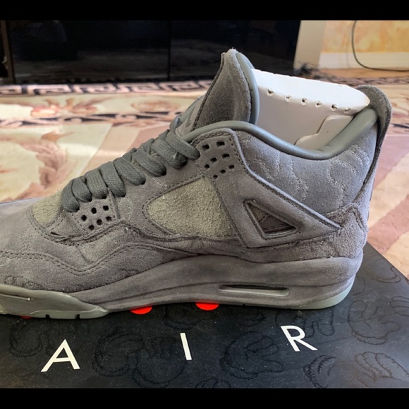 Jordan Retro 4 KAWS - Picture 3 of 8